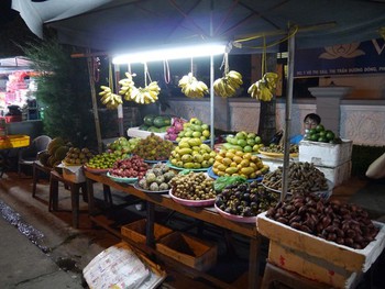 I love fruit stalls in tropical countries
