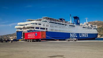 One of the Ferries. Huuuuuuge!