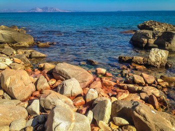 This whole area sheltered in the rocks had warm water of varying temperatures