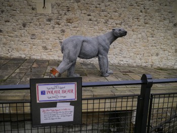 Polar bear sculpture