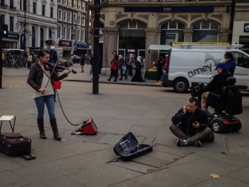 Girl busking while a douchebag listens to his ipod right in front of her speaker