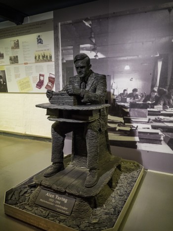 Alan Turing statue